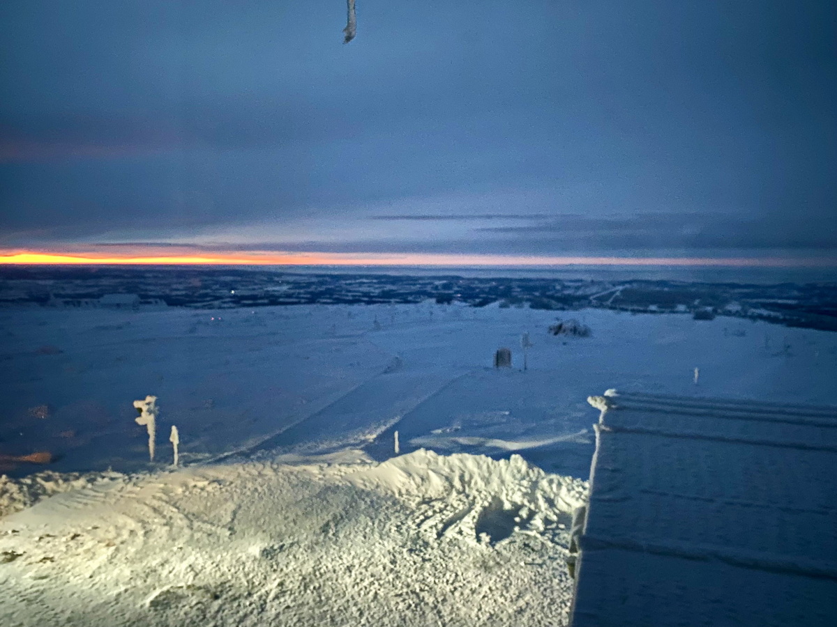 Sonnenaufgang am 04. Dezember 2023 auf den Brocken.