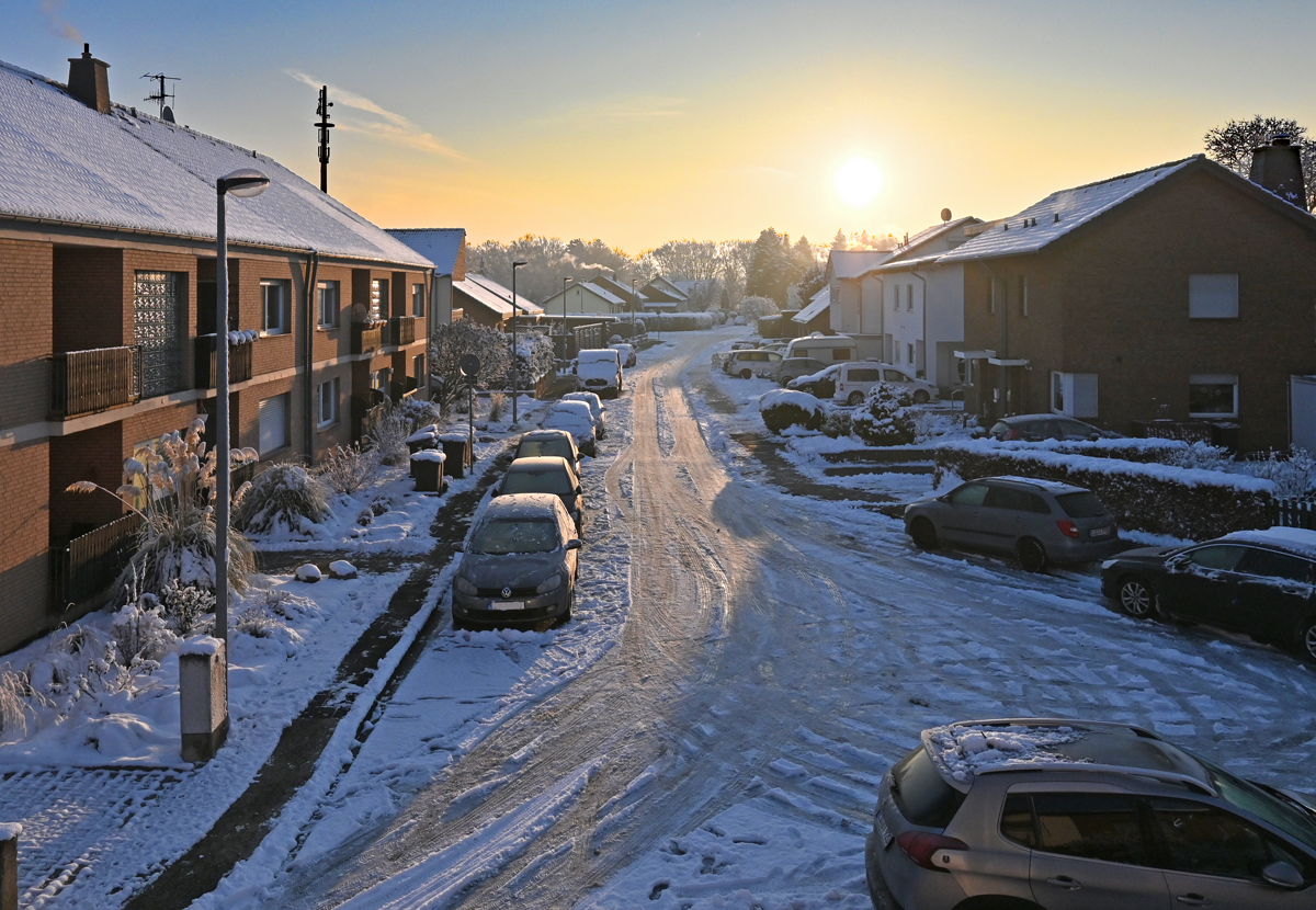 Sonnenaufgang bei Frostwetter über der Voreifel - 21.01.2023