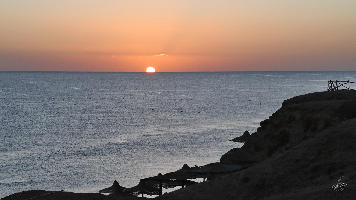 Sonnenaufgang über dem Roten Meer. (Scharm El-Scheich, Dezember 2018)