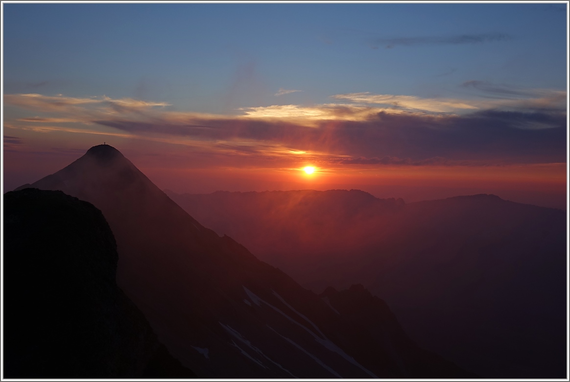 Sonnenuntergang in den Alpen.
Fotografiert vom Brienzer Rothorn am 07.07.2016