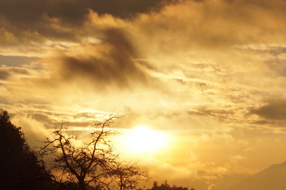 Sonnenuntergang am Abend des 26. Jänner 2014 über dem Nordtiroler Unterinntal.