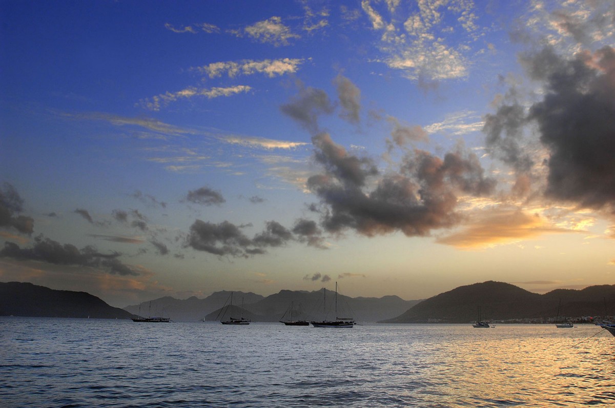 Sonnenuntergang in der Bucht von Marmaris. Aufnahme: Oktober 2010.