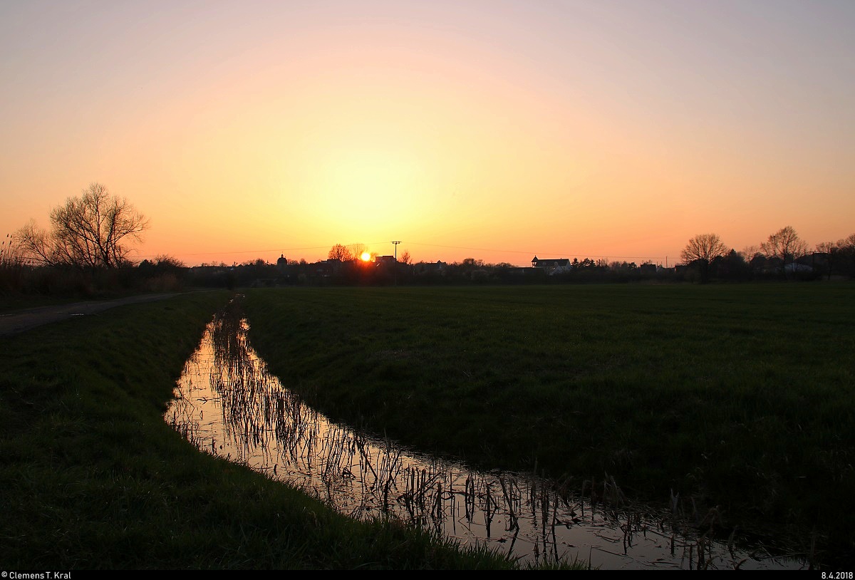 Sonnenuntergang mit besonderer Lichtstimmung in der Saaleaue bei Angersdorf (Gemeinde Teutschenthal). [8.4.2018 | 19:38 Uhr]