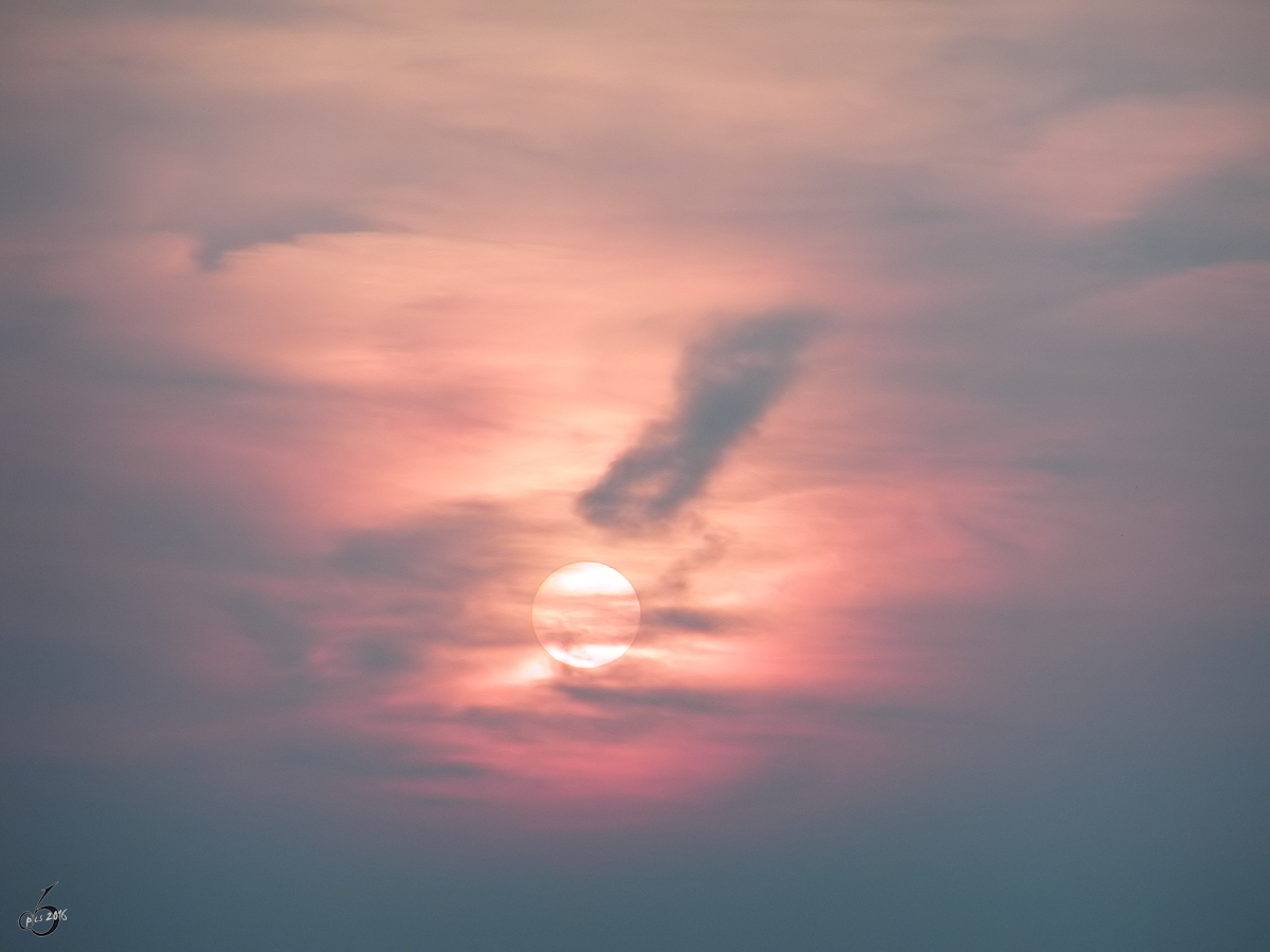 Sonnenuntergang über Bochum. (Juni 2003)