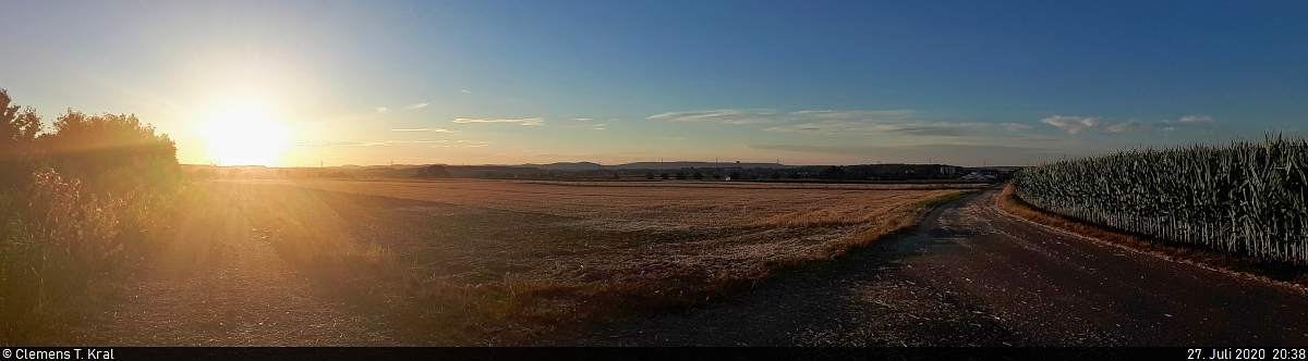 Sonnenuntergang über den Feldern von Markgröningen (Landkreis Ludwigsburg) am Rande des Glemstals.
(Panorama)

🕓 27.7.2020 | 20:38 Uhr