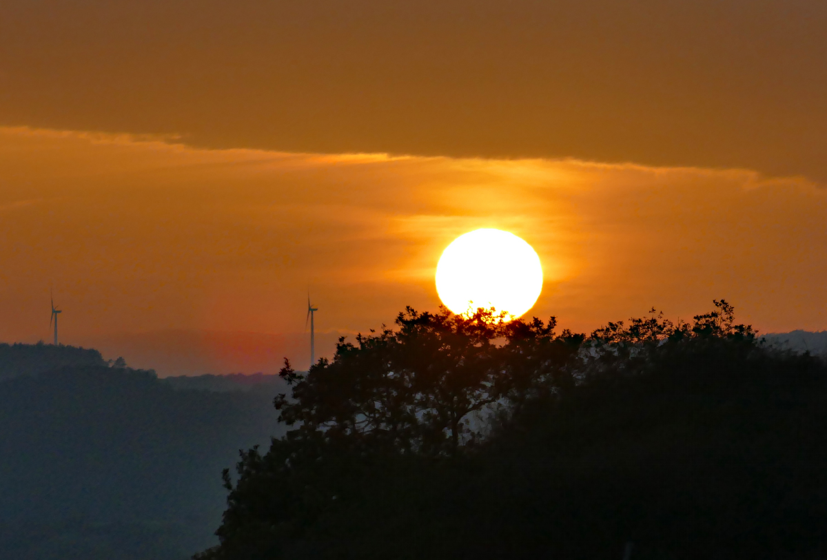Sonnenuntergang/Abendstimmung über der Eifel - Eu-Kirchheim 23.10.2019