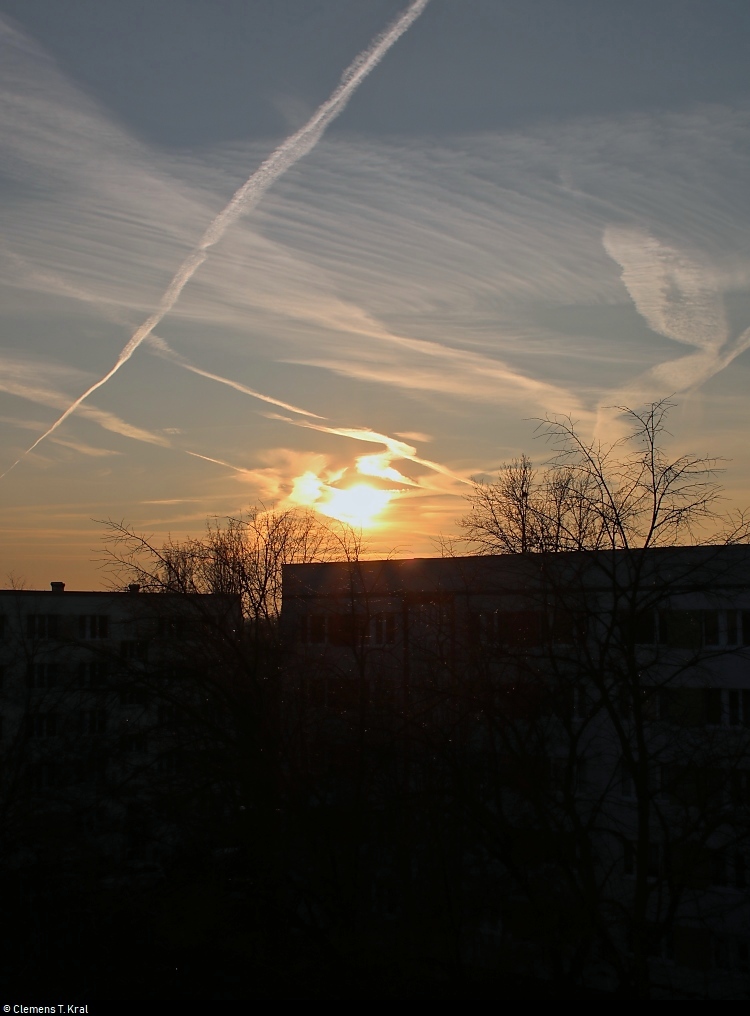 Späte Nachmittagssonne und einen beeindruckenden Himmel gab es über den Wohnblöcken in Halle-Neustadt zu sehen.
[22.1.2019 | 16:02 Uhr]