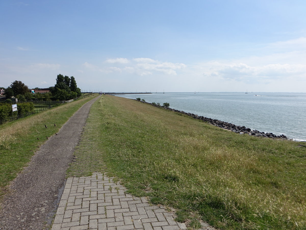 Stavoren, auf dem Deich zum Ijsselmeer (26.07.2017)