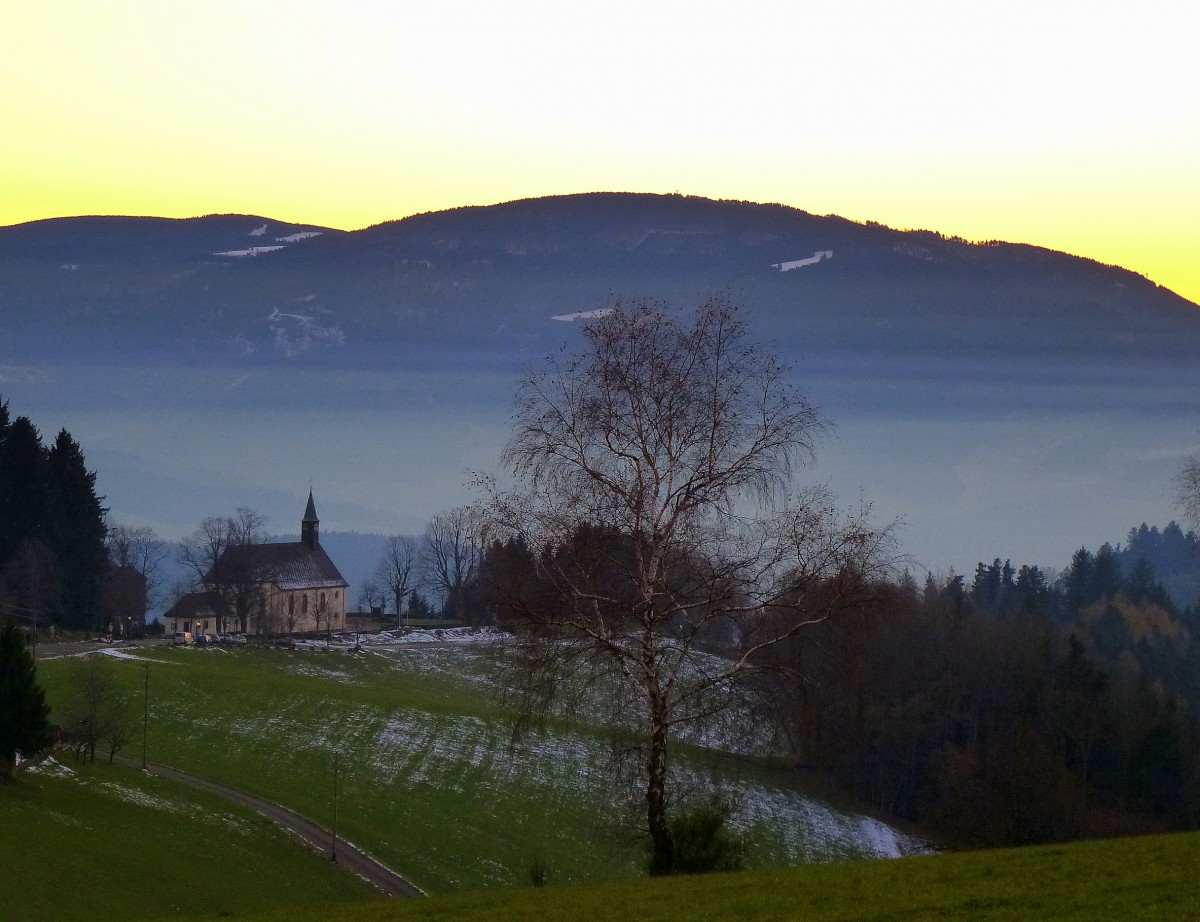 St.Peter im Schwarzwald, Blick zur Wallfahrtskapelle  Maria Lindenberg , und zum Schauinsland (1284m), Dez.2013