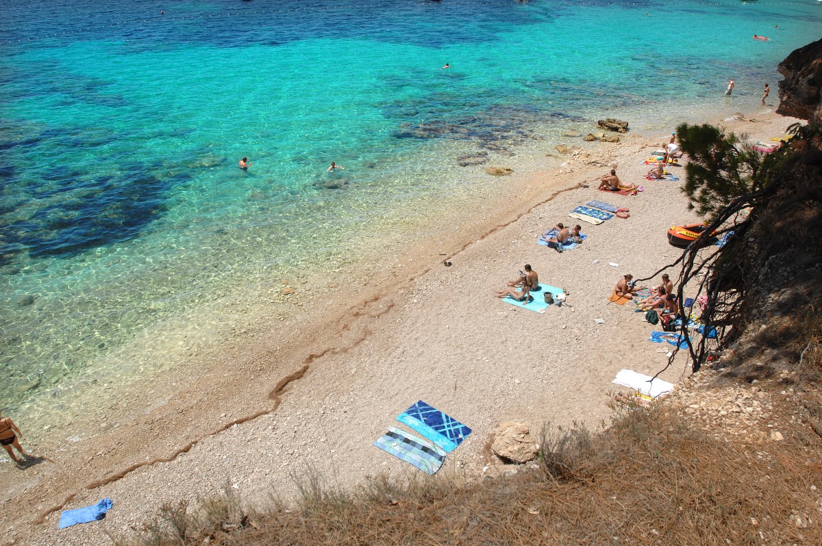 Strand auf der kroatischen Insel Brač. Aufnahme: Juli 2009.