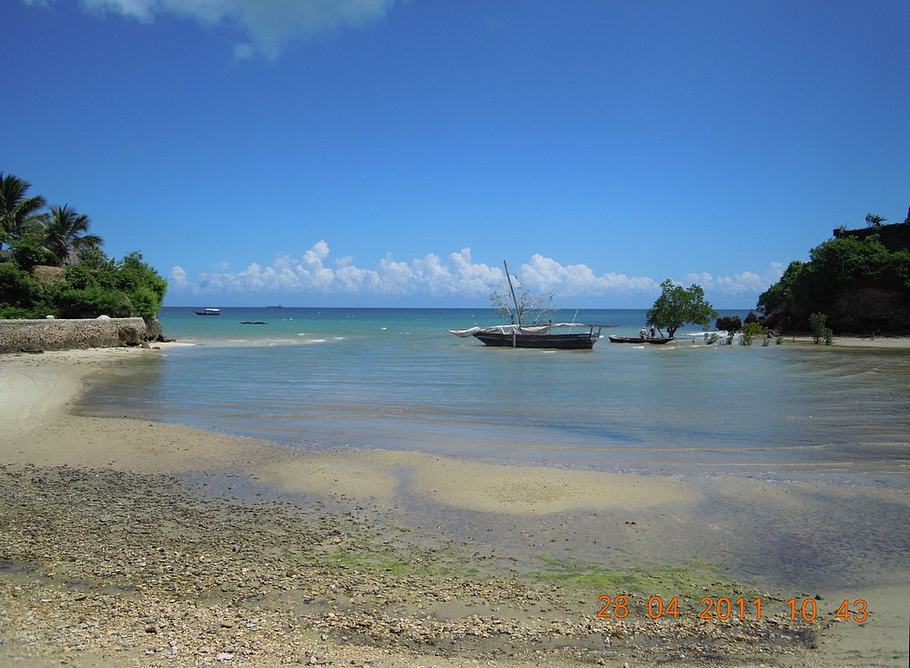 Strand bei den Chuini Ruinen in der Nähe vom Bububu, auf Sansibar, Tansania. Die Aufnahme entstand am 28.04.2011. 