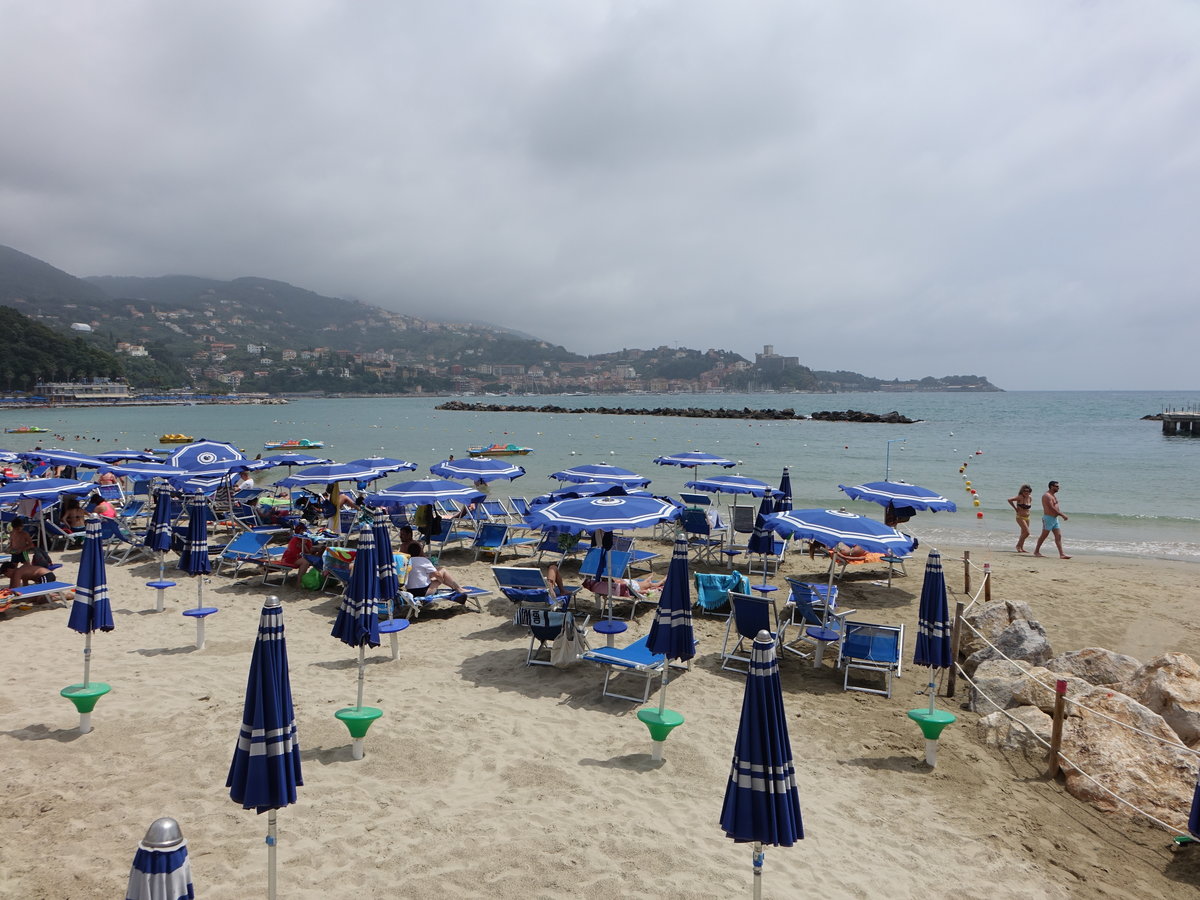 Strand bei San Terenzo, Ligurien (15.06.2019)