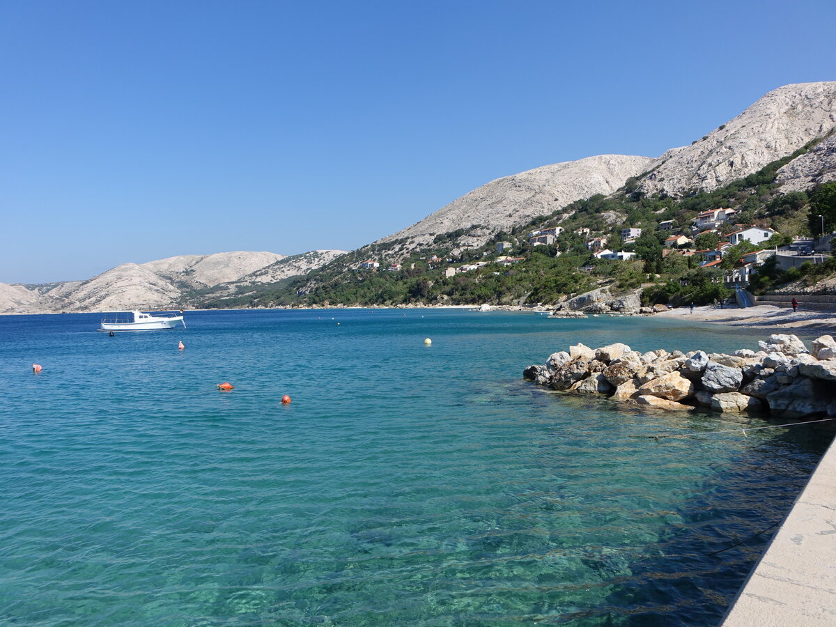 Strand und Hügel bei Stara Baska auf der Insel Krk (30.04.2017)