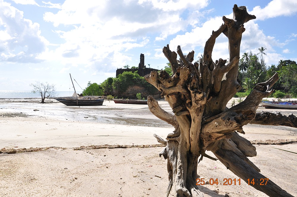 Strand in der Nähe vom Bububu, auf Sansibar, Tansania. Die Aufnahme entstand am 25.04.2011.