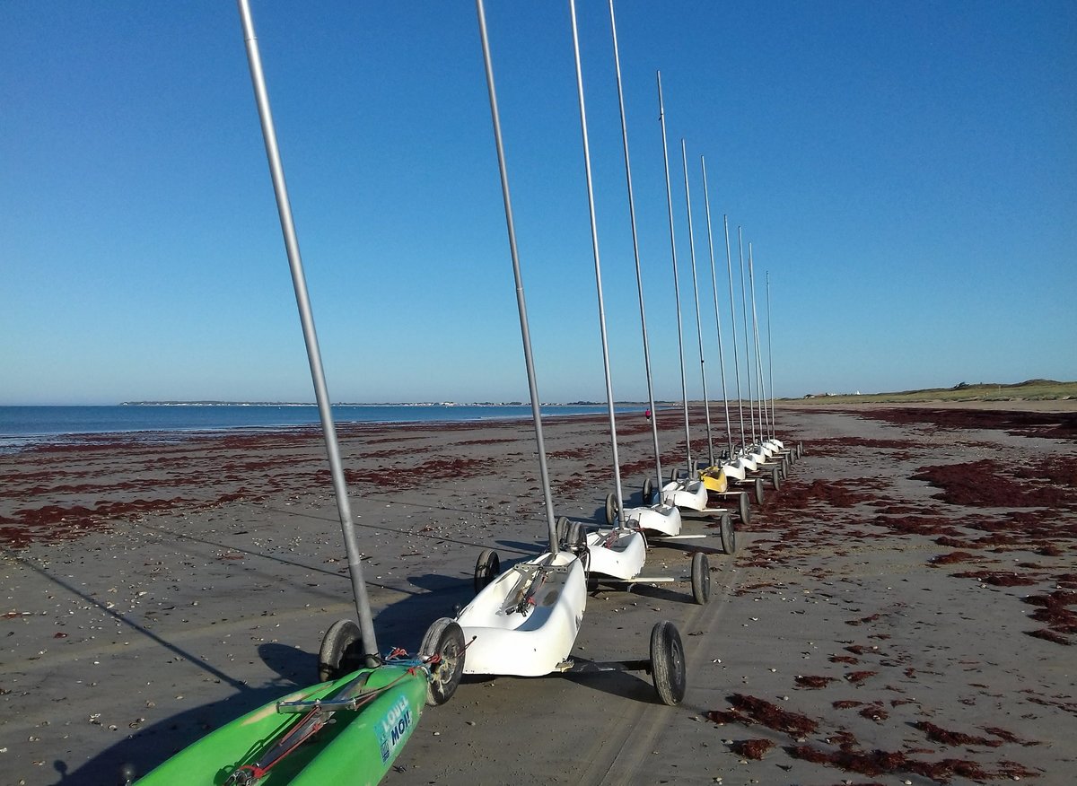 Strandsegler am Stand von Barbatre auf der Insel Noirmoutier, Departement Vendee an der französischen Atlantikküste am 15.09.2019