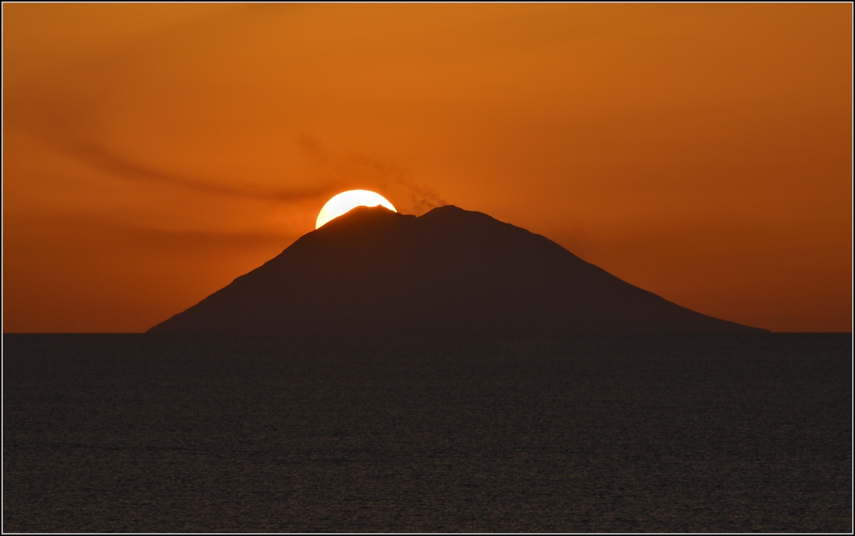 Stromboli - Sonnenuntergangsvariationen. Sommer 2013.