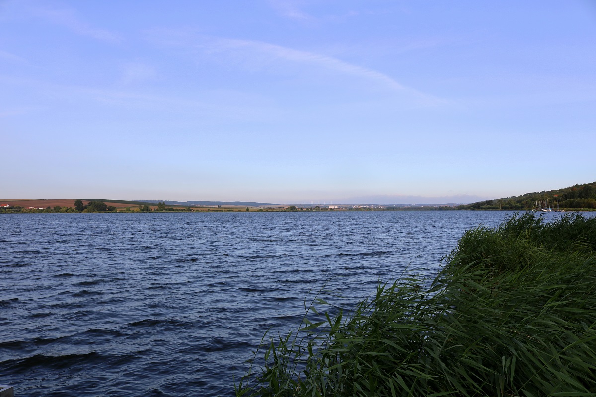 Süßer See im Morgenlicht, Blickrichtung West bzw. Lüttchendorf. Fotografiert vom Campingplatz Seeburg am Nordstrand. [19.8.2017 - 8:05 Uhr]