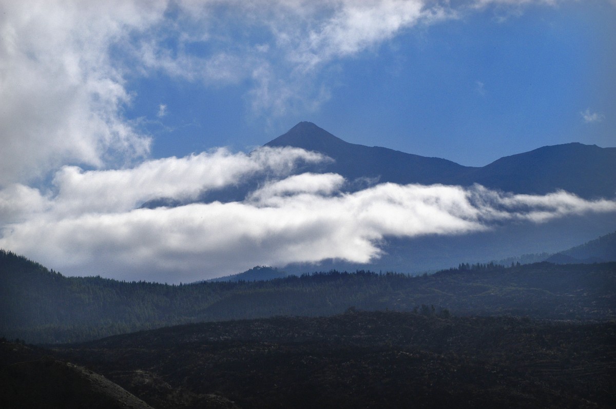 Teneriffa - Teide von der Landesstraße TF-38 aus gesehen. Aufnahme: Oktober 2008.