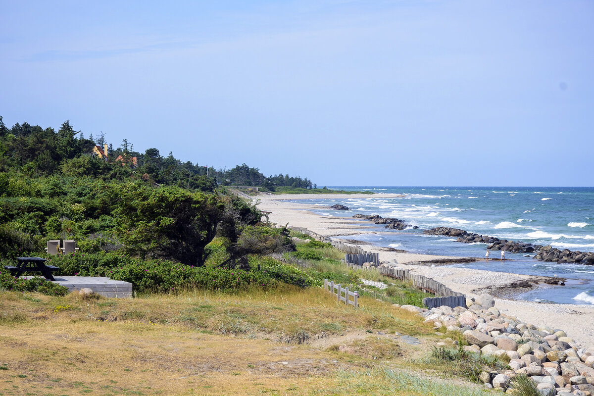 Tinkerup Strand westlich von Gilleleje in Nordseeland. Aufnahme: 23. Juni 2023.