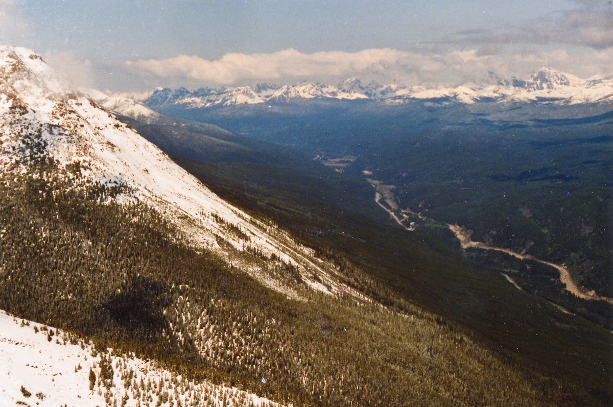 Tombstone Mountains Park in Yukon. Aufnahme: Mai 1987 (digitalisiertes negativfoto).