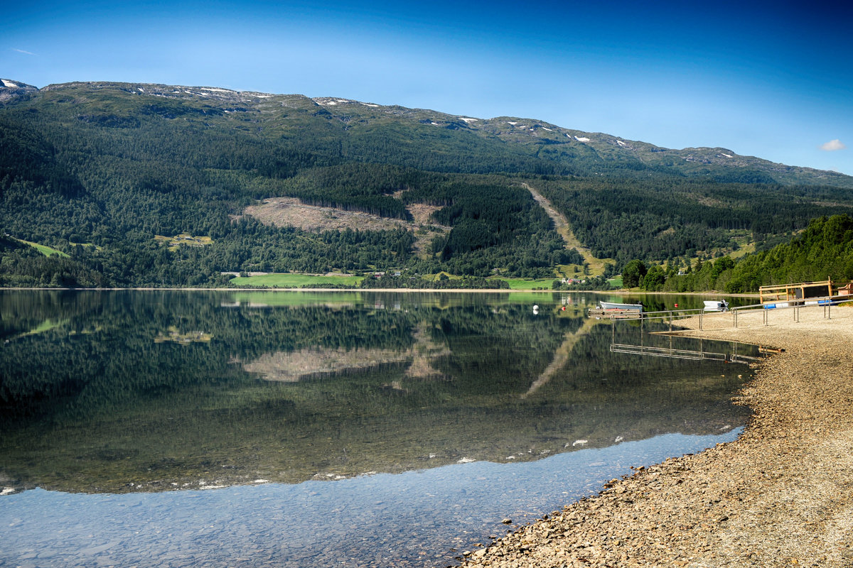 Vangsvatnet bei Rekvesøyane in Norwegen. Aufnahme: 12. Juli 2018.