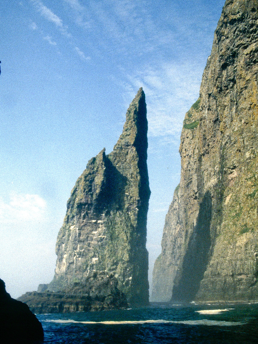 Vestmannabjørgini an der Insel Streymoyr - Färöer. Bild vom Dia. Aufnahme: Juli 1995.