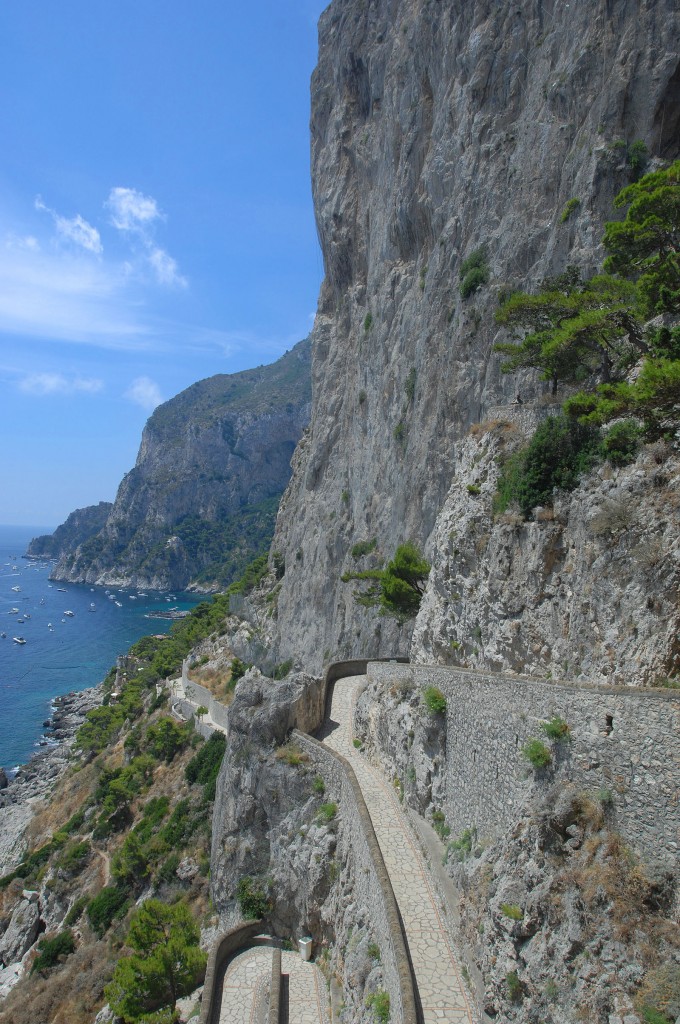 Via Krupp auf Südcapri von Terrazza dei Giardini d'Augusto aus gesehen. Aufnahmedatum: 21. Juli 2011.