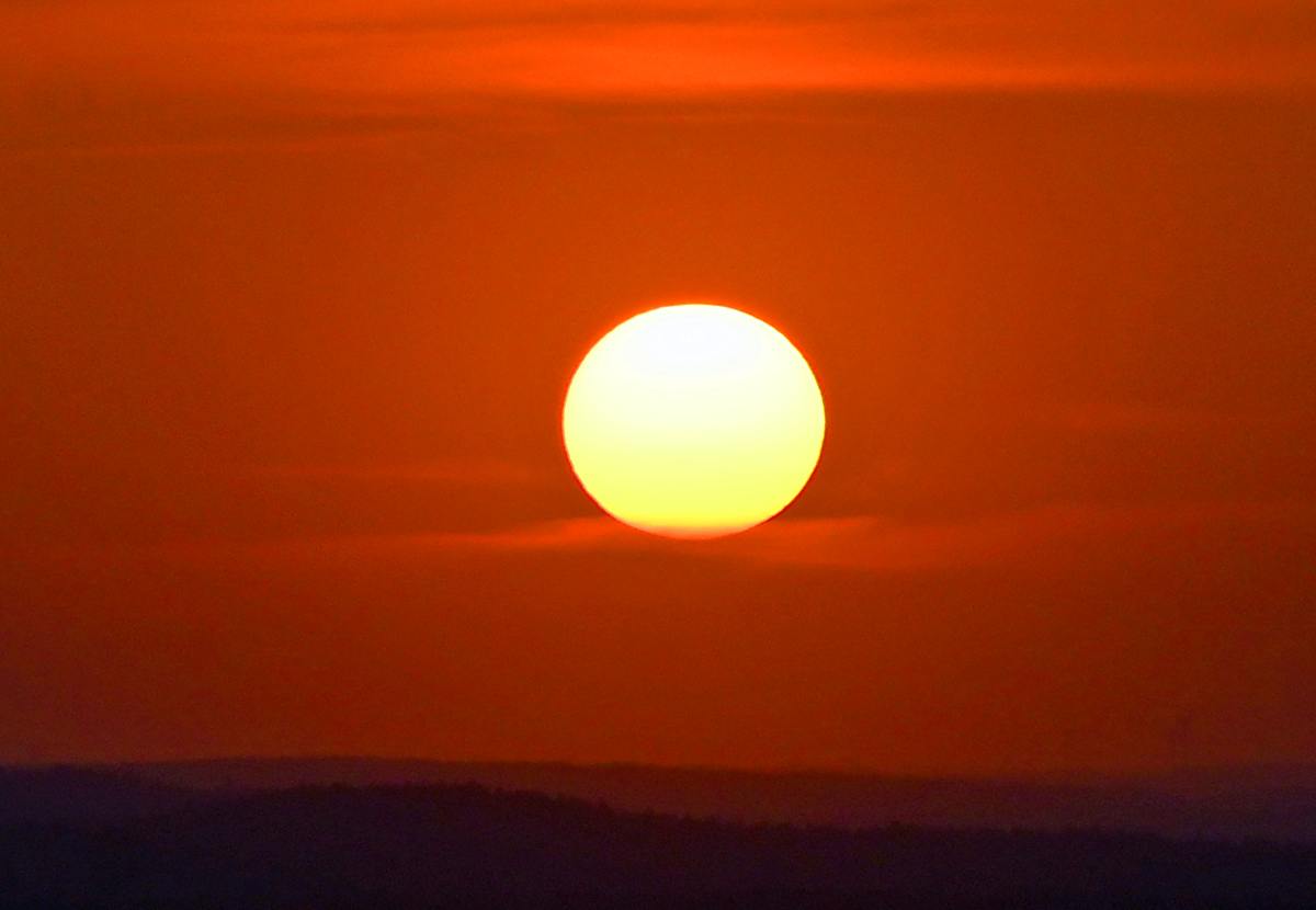 Voller Sonnenuntergang über der Eifel - 31.03.2021