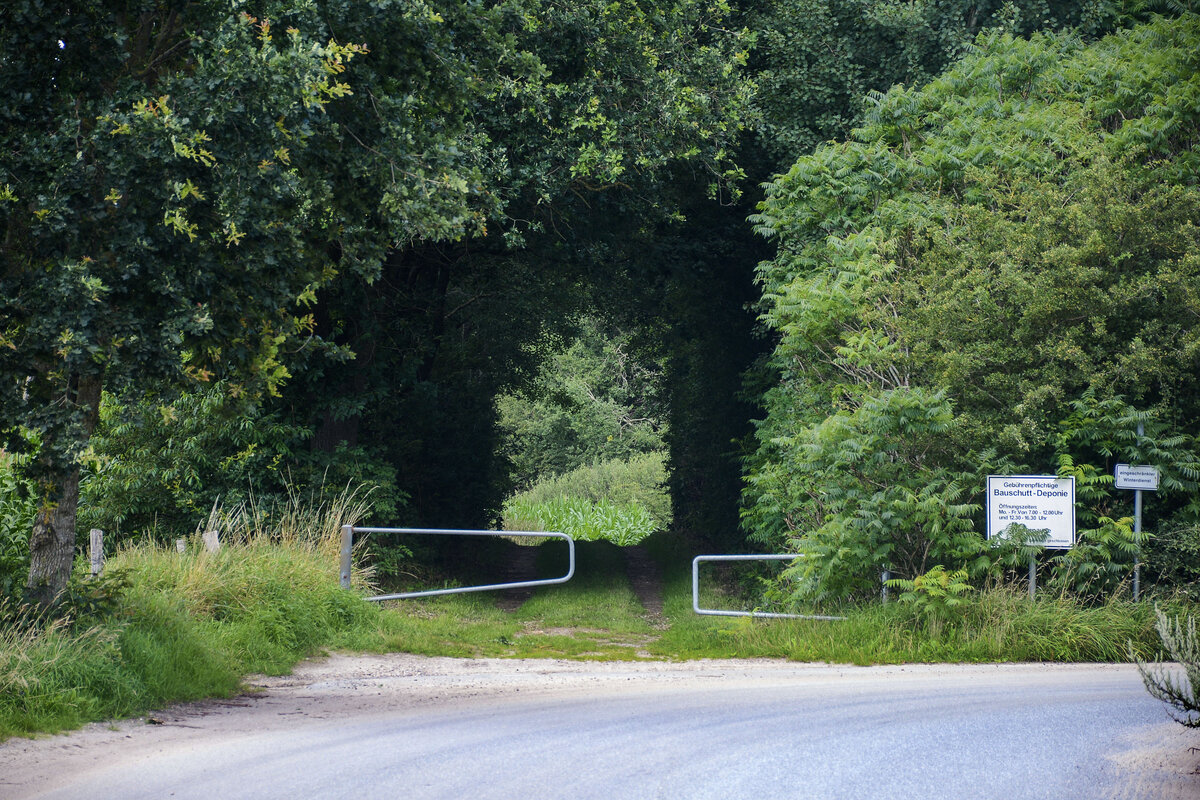 Von Ellund-Ost aus können Radfahrer und Fußgänger diese Abkürzung über die dänisch-deutsche Grenze in die dänische Stadt Padborg/Pattburg nehmen. Aufnahme: 28. Juli 2023.