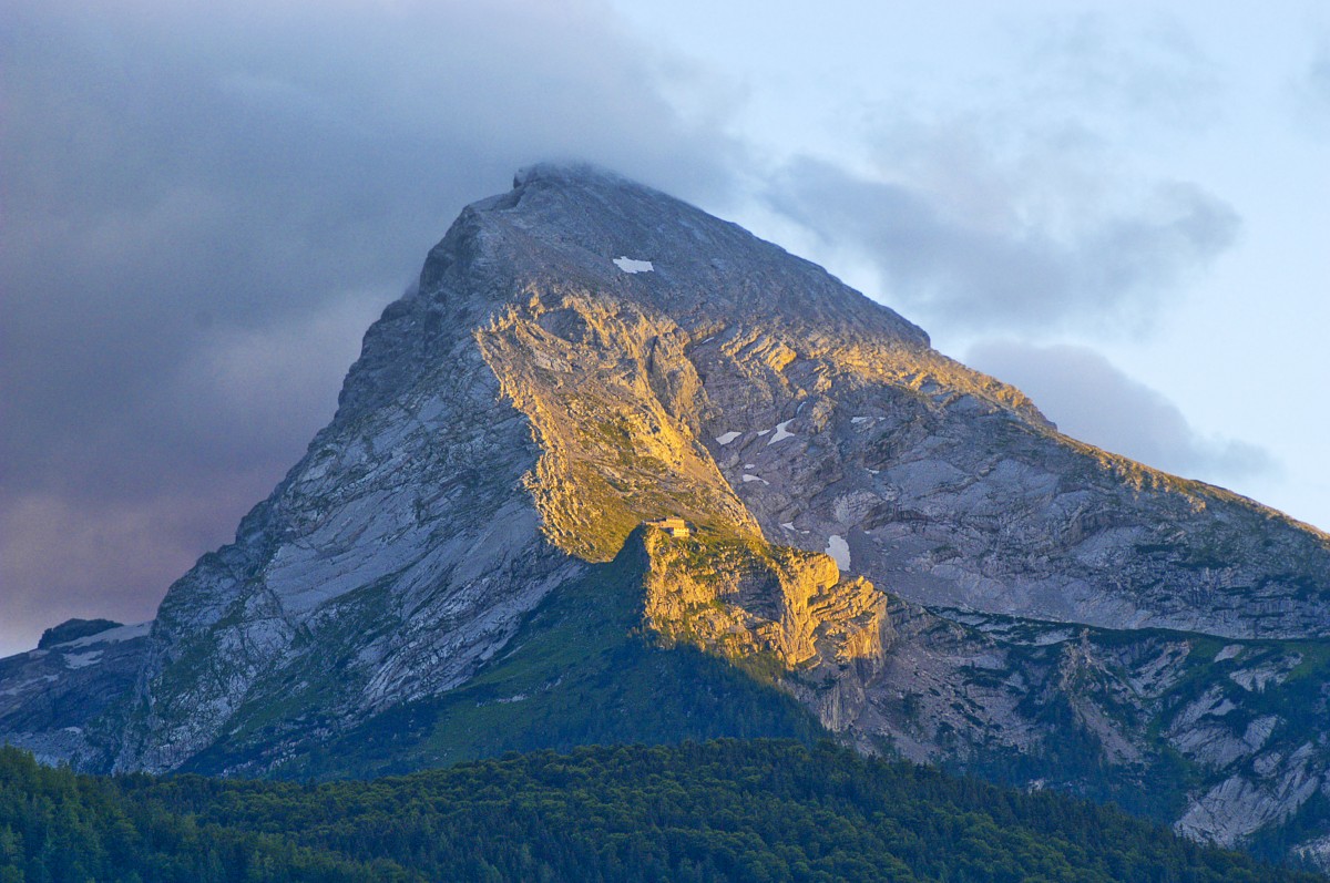 Watzmann von Schönau am Königssee aus gesehen. Aufnahme: Juli 2008.