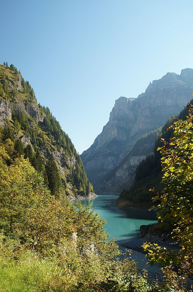 Weit hinten im Calfeisental, am Nordfuss des Ringelspitzes (höchster Gipfel des Kantons St. Gallen), liegt der Stausee Gigerwald (29.09.2014)