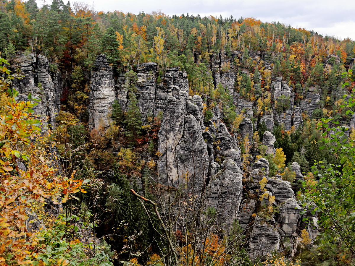 Weitere Teile der Bastei in Lohmen am 23. Oktober 2021.