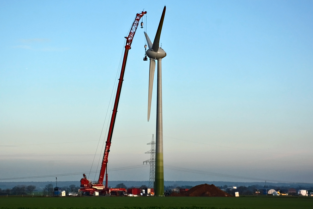 Windradaufbau in der  Pampas  bei Odendorf - 15.12.2015