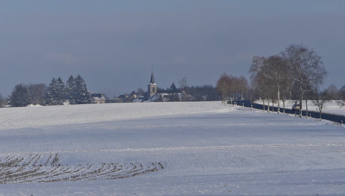 Winterlandschaft im Norden von Luxemburg, (ca.500 m),
Blick nahe Munshausen über die Verschneite Berglandschaft in Richtung Marnach. 09.01.2021 (Jeanny)
