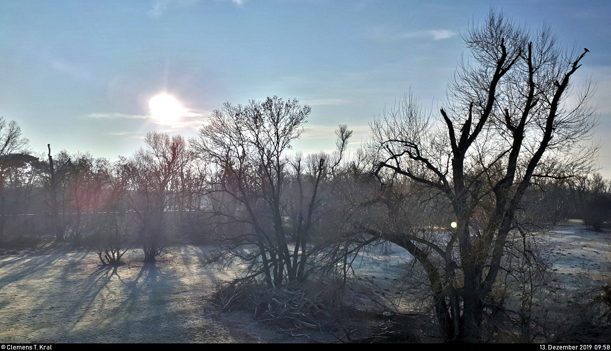 Wintermorgenstimmung an der Herrenkrugbrücke in Magdeburg.
(Smartphone-Aufnahme)
[13.12.2019 | 9:58 Uhr]