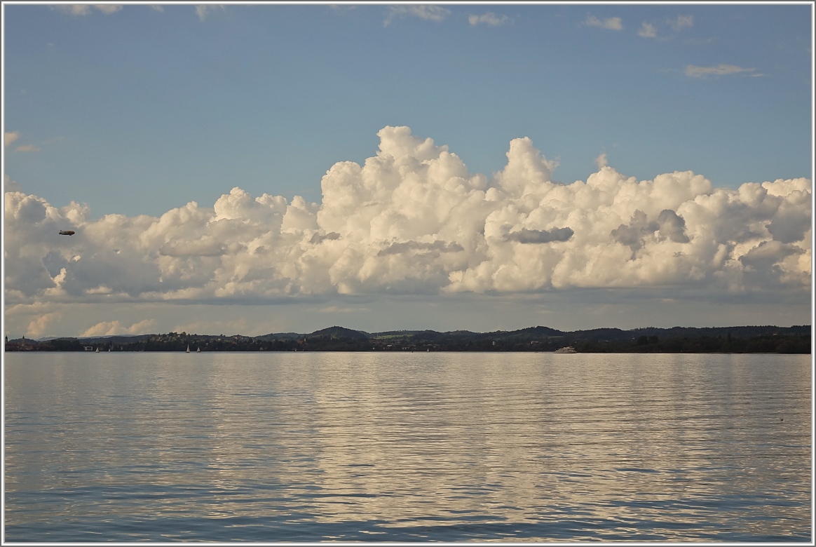 Wolkengebilde über dem Bodensee.
(19.09.2015)