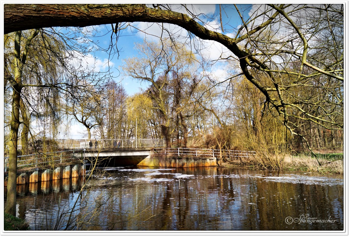 Wümmewehr Scheeßel/Jeersdorf 3.04.2015 Eine Staustufe der Wümme, der Fluss entspringt am Wulfsberg in der Heide und fließt letztendlich in die Weser und damit in die Nordsee.   