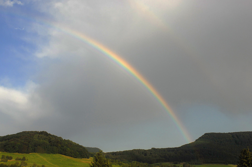 Zweifacher Regenbogen am Albtrauf bei Göppingen nach Sommergewitter 02.07.2014