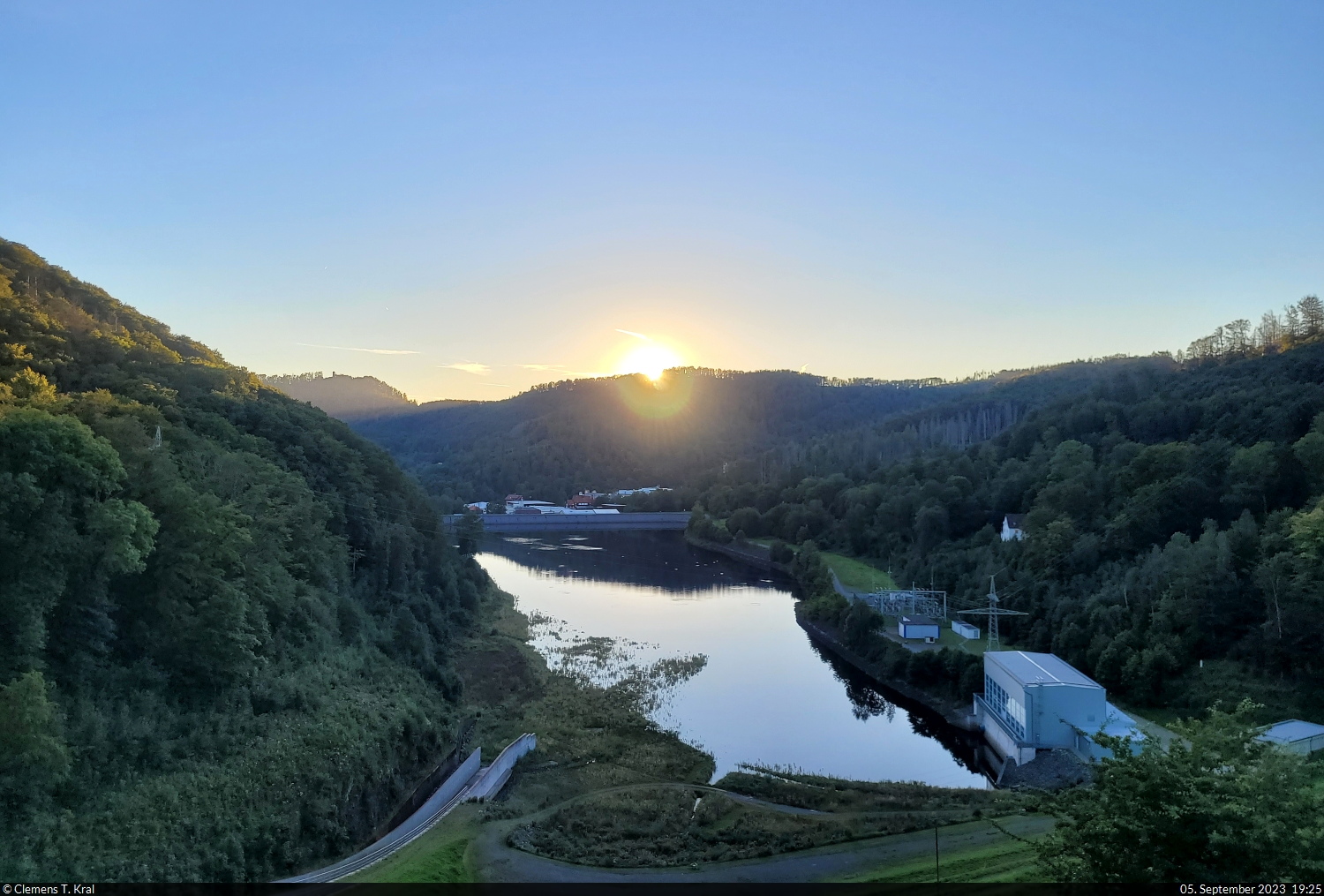 Ausgleichsbecken der Odertalsperre bei Bad Lauterberg im Sonnenuntergang.

🕓 5.9.2023 | 19:25 Uhr