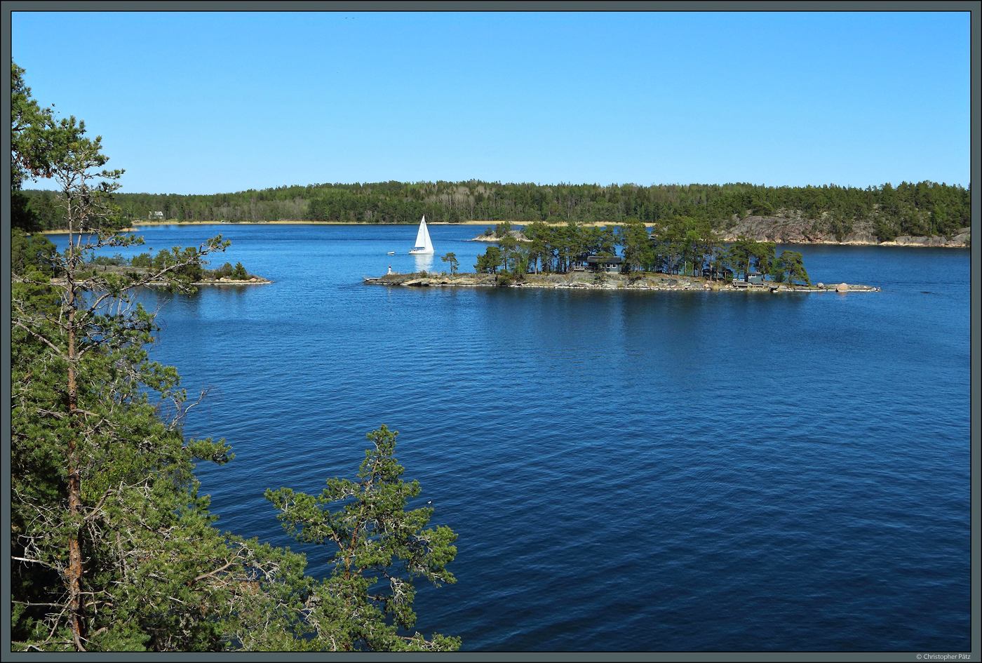 Blick von Grinda auf die Schärenlandschaft mit den Inseln Lövskär und Bergholmen. (18.05.2023)

