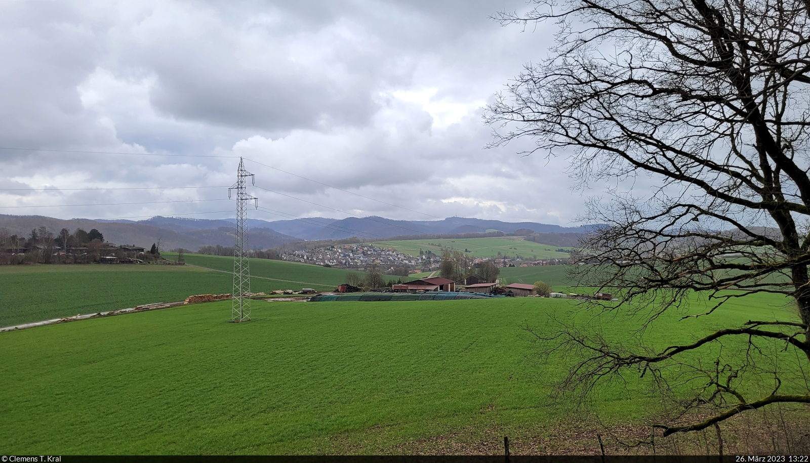 Der Bad Lauterberger Ortsteil Barbis aus einem weiteren Blickwinkel, diesmal von der erhöht gelegenen Alten Warte. Unmittelbar dahinter beginnt der Harz.

🕓 26.3.2023 | 13:22 Uhr