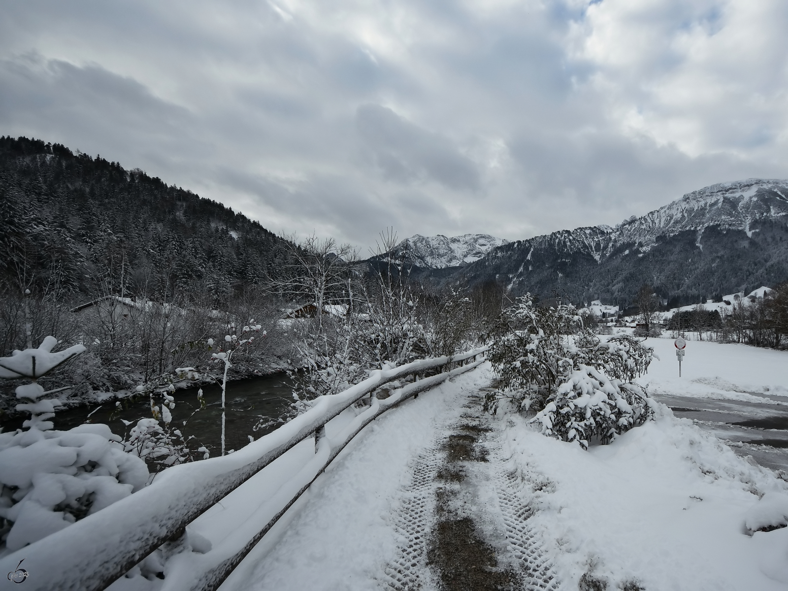 Der Panoramaweg befindet sich an der östlichen Ortsgrenze von Pfronten. (November 2023)