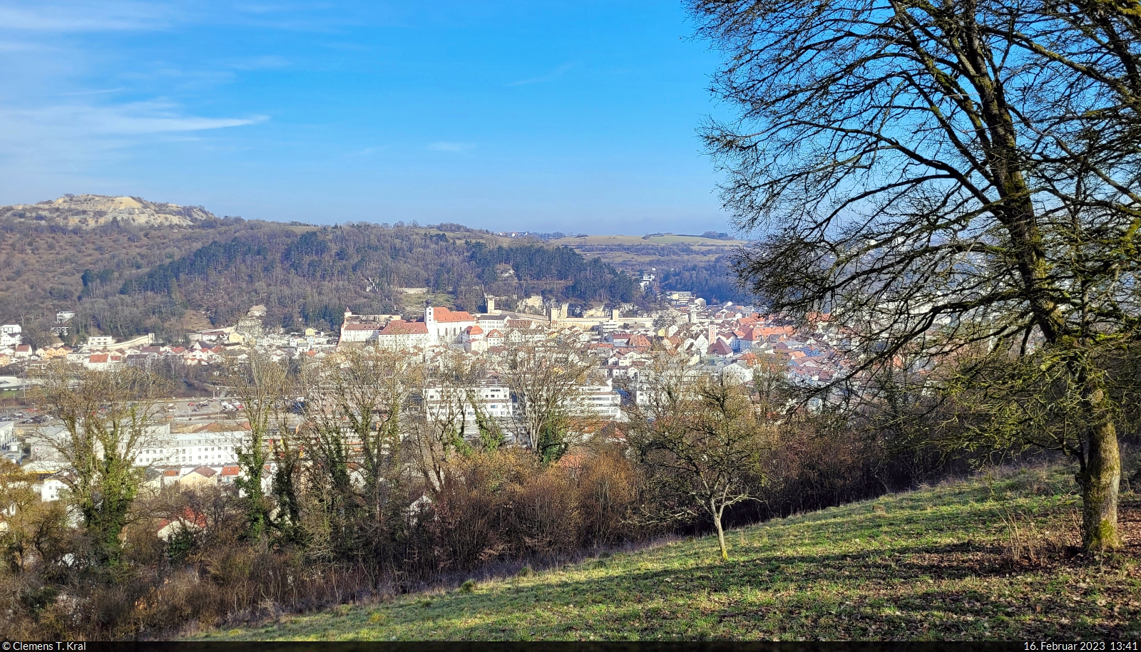 Geht man die Burgstraße in Eichstätt bis zur Willibaldsburg hinauf, hat man einen guten Blick über die im Tal der Altmühl gelegenen Stadt.

🕓 16.2.2023 | 13:41 Uhr
