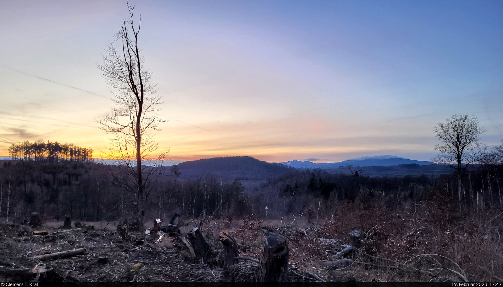 Herrlicher Abendhimmel im Harz unweit des Stausees der Rappbode-Talsperre.

🕓 19.2.2023 | 17:47 Uhr