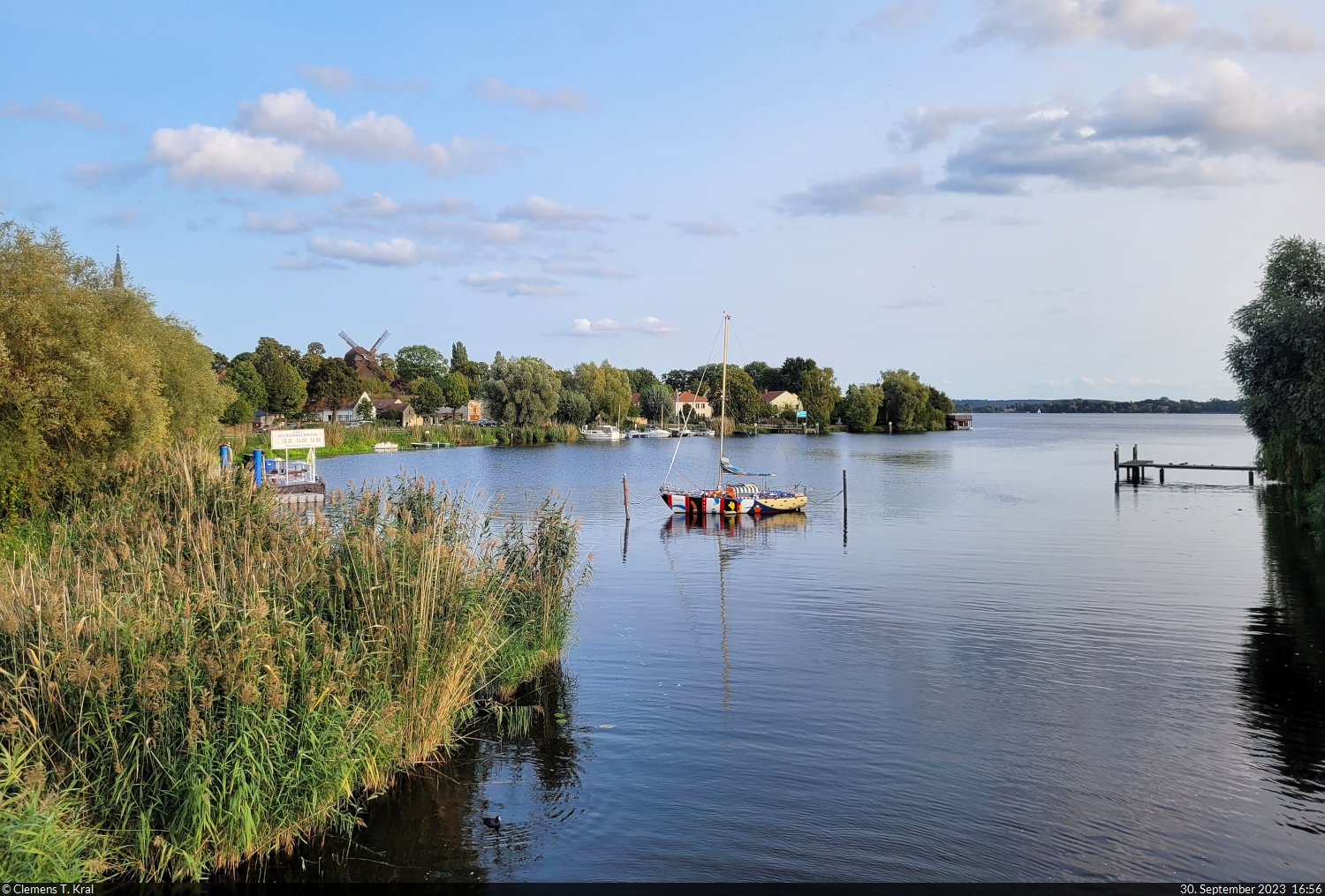 Idyllisches Havel-Ufer an der Insel in Werder, fotografiert von der Inselbrücke.

🕓 30.9.2023 | 16:56 Uhr