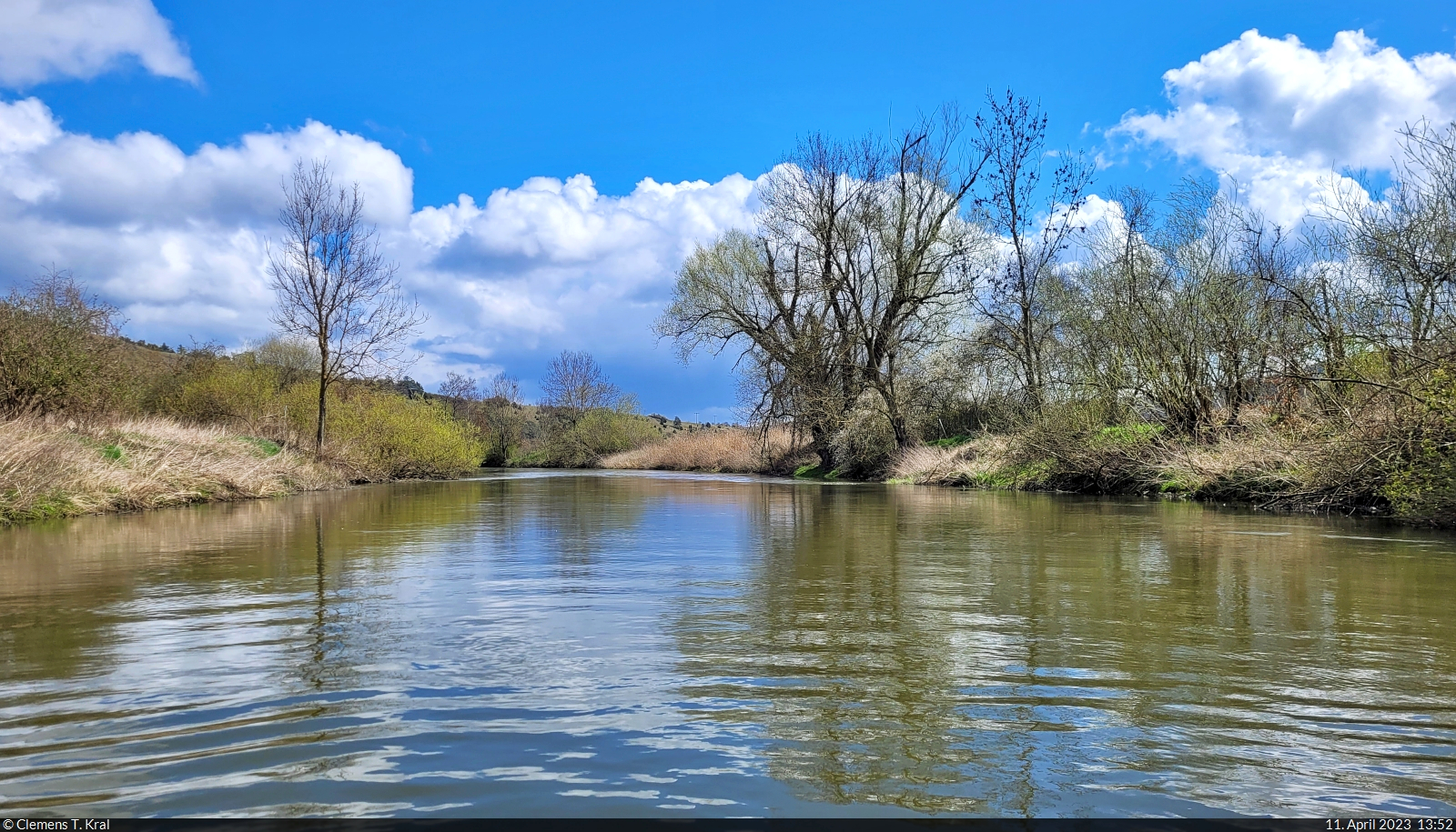 Kanutour auf der Altmühl. Viel Natur, etliche Flusswindungen und keine anderen Boote weit und breit. Die Kanu-Saison hat gerade erst begonnen, da ist man noch völlig für sich.
Aufgenommen bei Pfalzpaint.

🕓 11.4.2023 | 13:52 Uhr