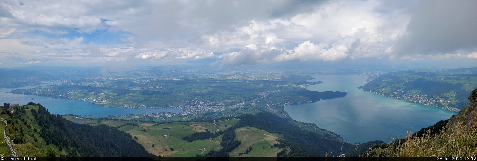 Panorama vom 1797 Meter hohen Gipfel der Rigi über den Vierwaldstättersee (links) und Zugersee.

🕓 29.7.2023 | 13:12 Uhr