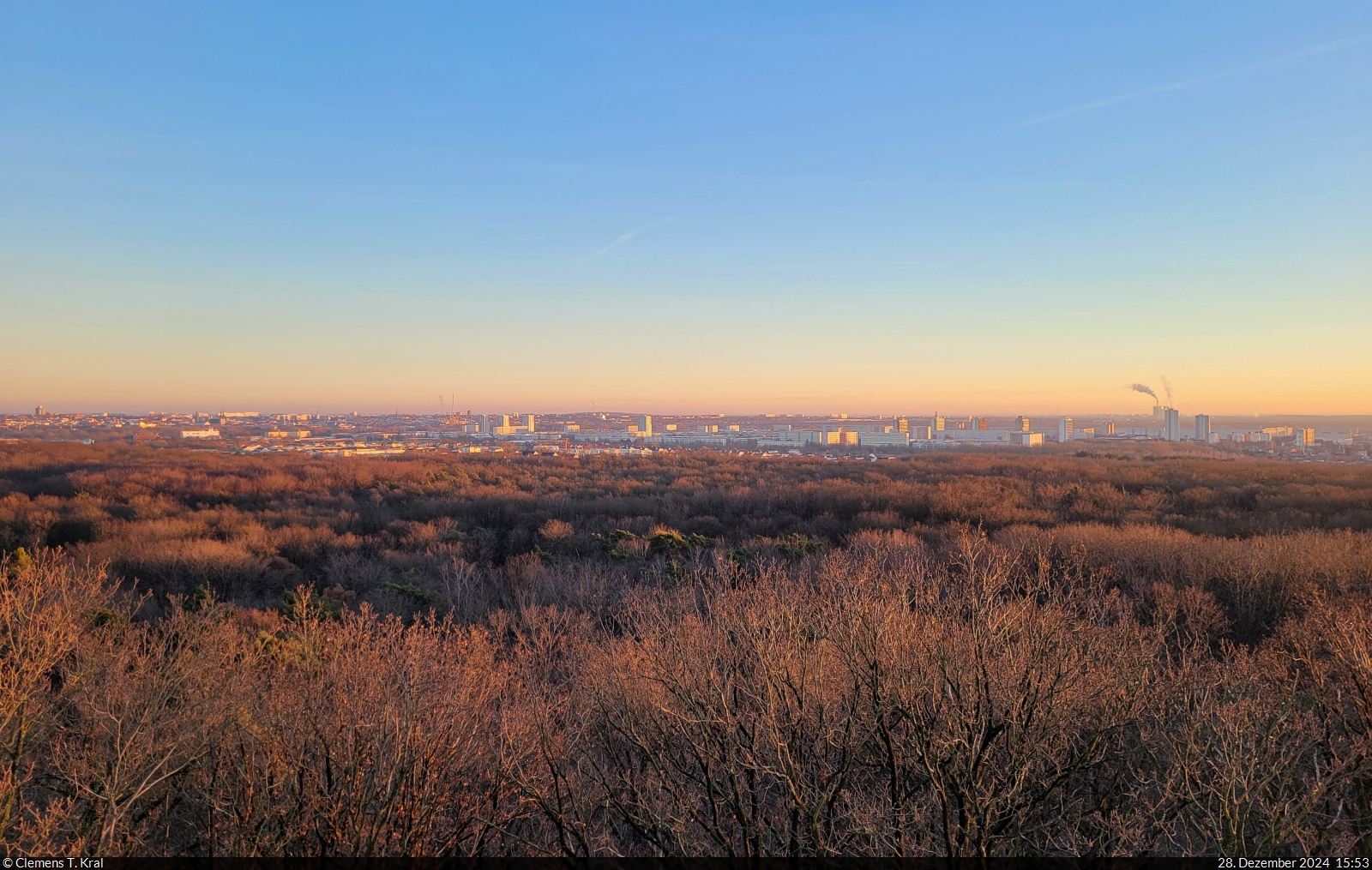 Rundumsicht über die Dölauer Heide, den Stadtteil Neustadt und darüber hinaus vom Kolkturm im Westen von Halle (Saale).

🕓 28.12.2024 | 15:53 Uhr