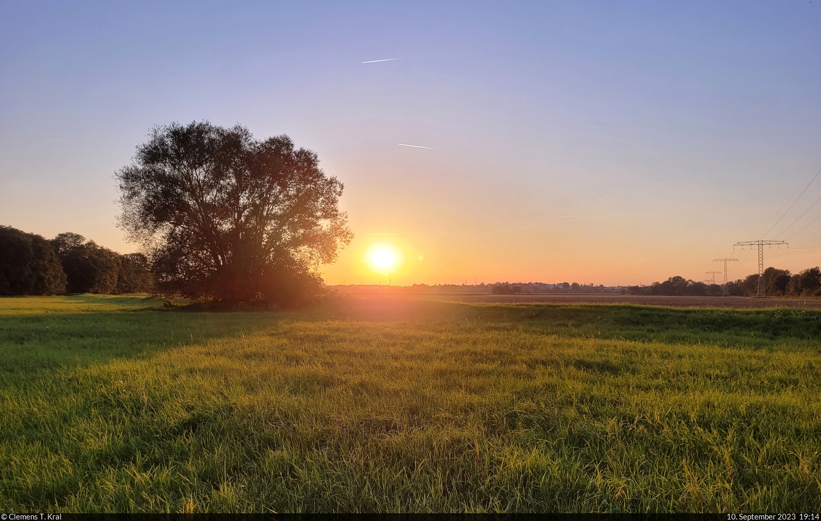 Warten auf den Sonnenuntergang in der Saaleaue östlich von Angersdorf...

🕓 10.9.2023 | 19:14 Uhr