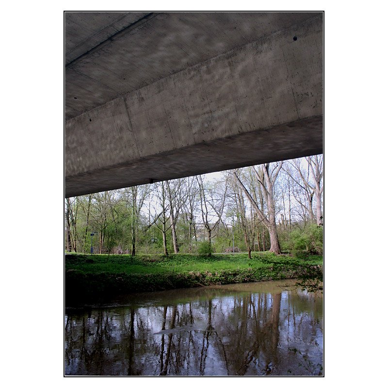 . Beton und Landschaft - 

Schnellstraßenbrücke über die Remsaue bei Waiblingen. 

11.04.2008 (M)